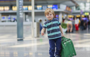 Autorização para viagens desacompanhadas passa a ser exigida para crianças e adolescentes até 16 anos