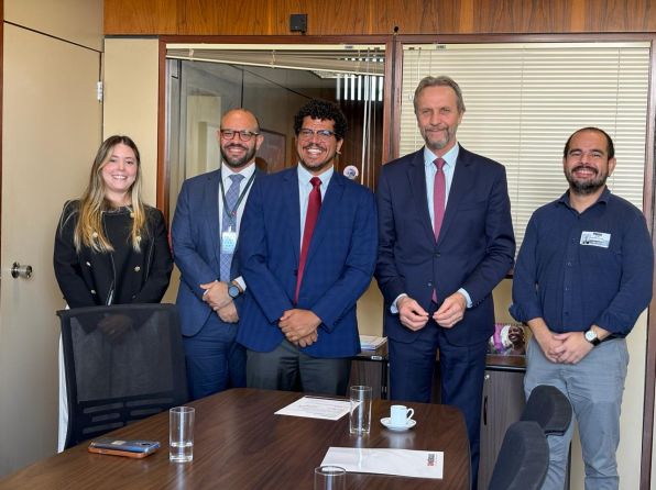 Sinagências apresenta pautas da regulação em reunião com liderança do PT na Câmara dos Deputados